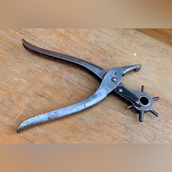 Vintage Sargent & Co. Solid Metal Rotating 6 Size Leather Hole Punching Tool - Picture 9 of 13